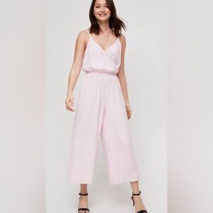 Aritzia Wilfred Melodie Jumpsuit
V-neck, wide-leg jumpsuit Pink EUC